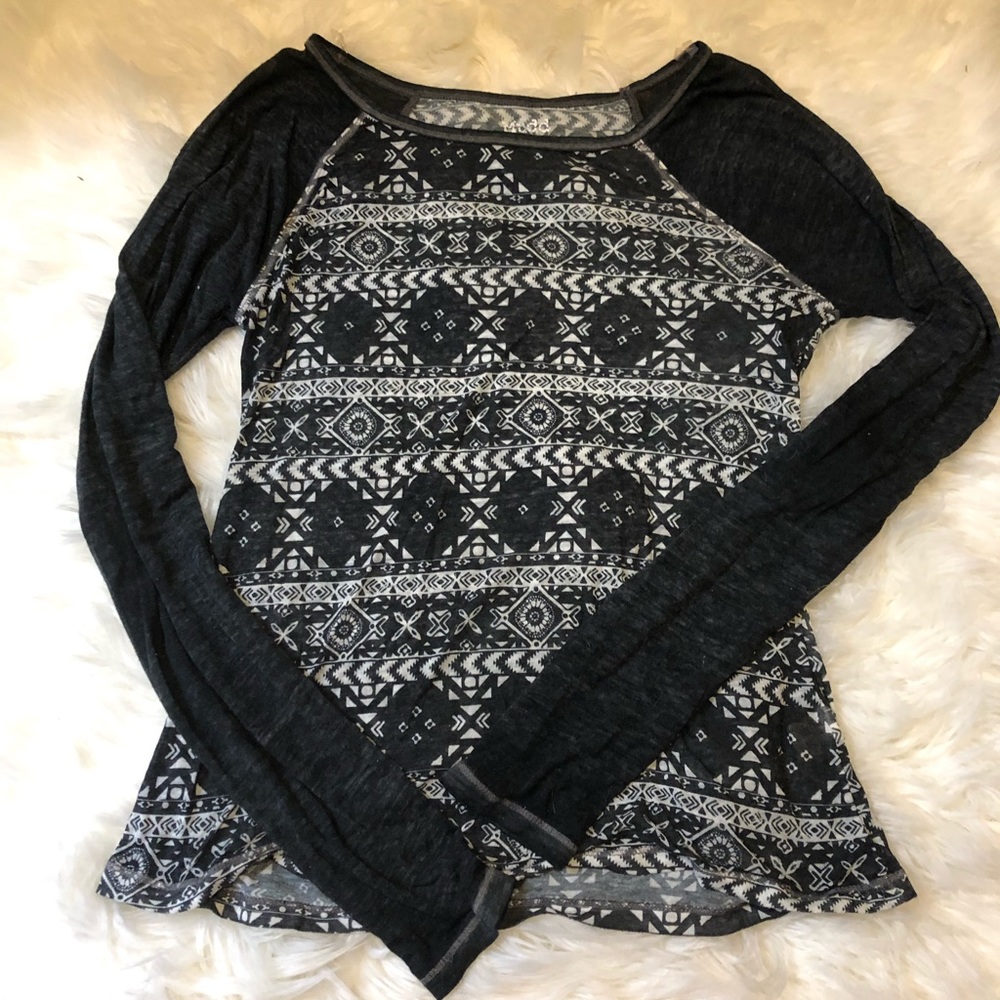 Long sleeve BOHO style arrival pattern top size M